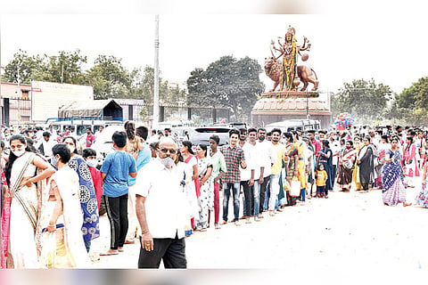01012021 Bellary devotees turn,