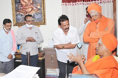 05Tmk_Swamiji_PvtSchool