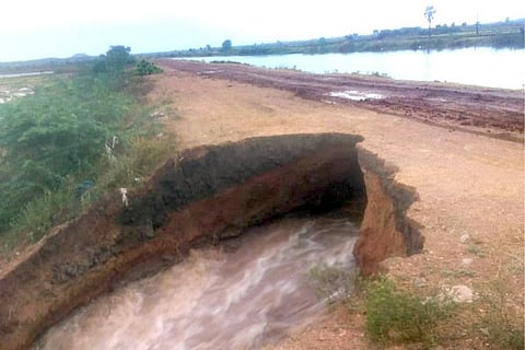 07012021 Kurugodu tungabhadra Canal Leakge Bonga