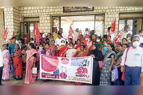 08012021 HB Halli CITU protest
