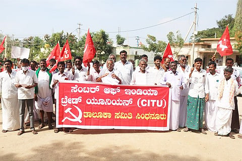 08012021 Sindhanoor CITU Protest