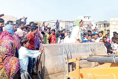 180121 Raichur Asaraya Colony Protest