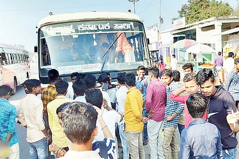 20012021 Sindhanoor Students protest