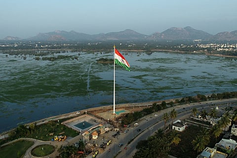 20Tmk_Flag_Pole_01