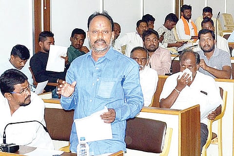 210121 Manvi Municipalty Member Raja Mahendranayak