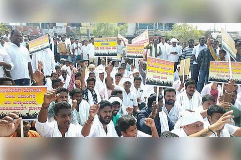 22012021 Raichur Munnurkapu Comunity protest