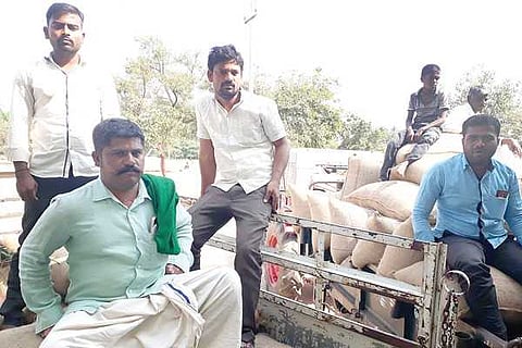 220121 Hanumasagara Toor Purchase center farmers