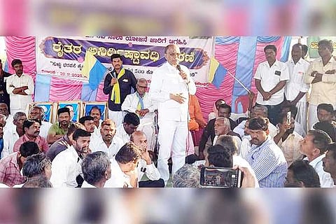 29012021 Masky formars protest pratapgowda patil visit