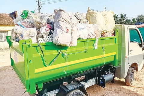Balepuni wasteage van
