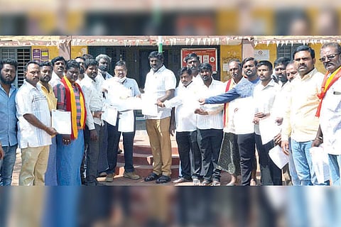 Protest for Kudatini Taluka Center