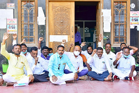 03032021 Koppal CMC members protest