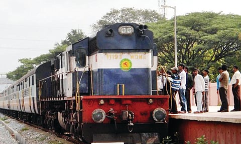 04-03-rama-Rail