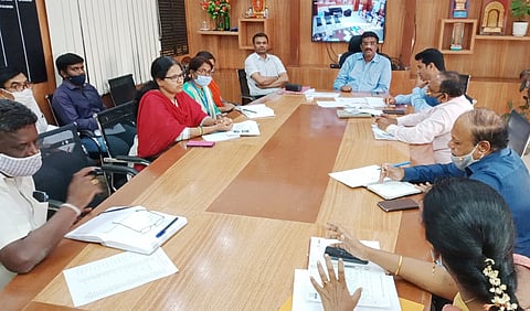 12 dpt 4 akramavagi mnnannu tegeyutturuvudu