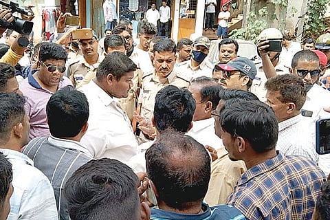 12Jaggu4_Web