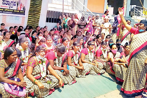 Hospet Anganawadi Workers Protest