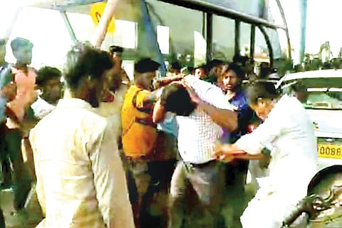 Koppal Near Shahapur Toolgate Attack on AEE