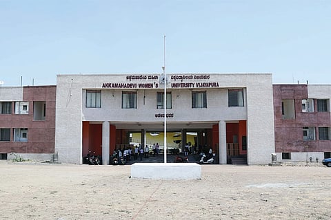 Mhila VV