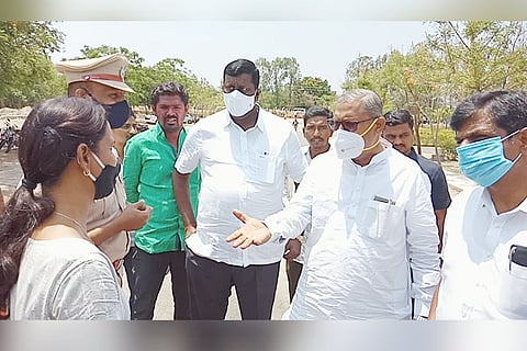 14042021 Sindhanoor MLAs visit