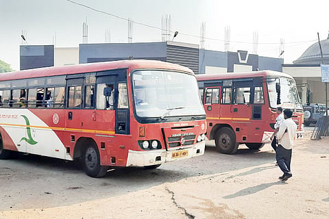 17042021 Lingasugur bus stand