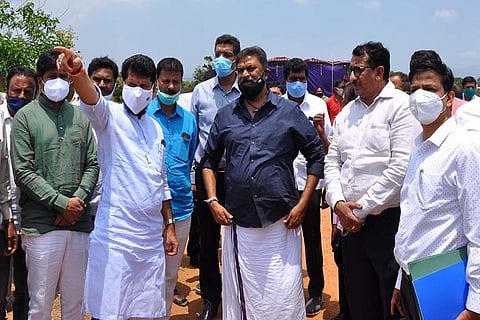 Minister sing visit
