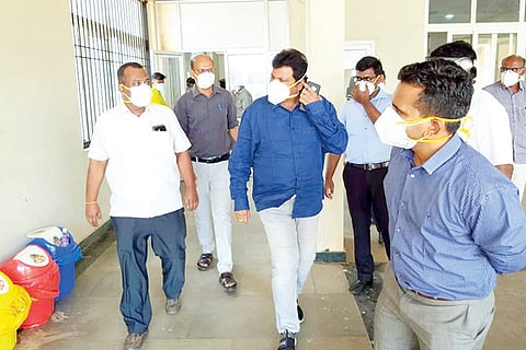 15052021 Koppal BC Patil Visit Covid Care Hospital