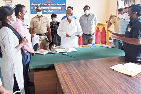 24052021 Sindhanoor MLA meet Contract Staff