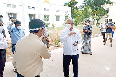 Halappa Acharya Visit Yalaburga Covid Care Center
