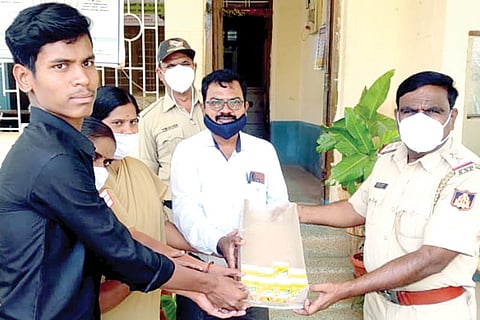Kotturu Aftaj Helps Corona Front line Workers