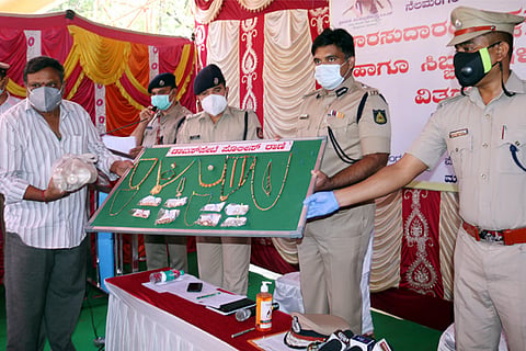 08 Nela Ph 02 IGP Gold Vitharane