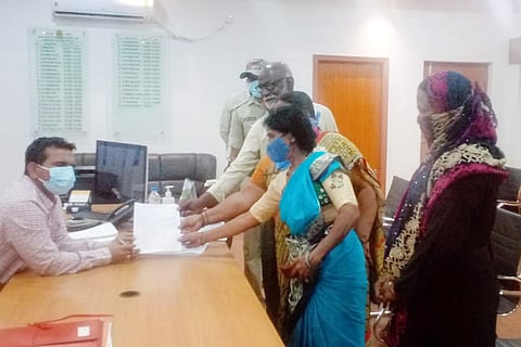 11062021 Koppal Bisiyuta employes