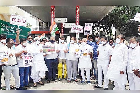 11062021 Raichur Dist Congress Protest