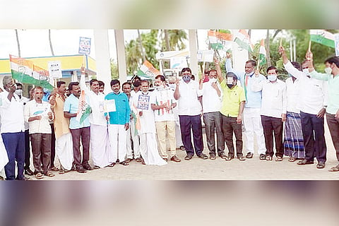 14062021 Devadurga Congress Protest