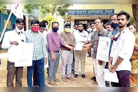 21062021 Hospet DYFI protest