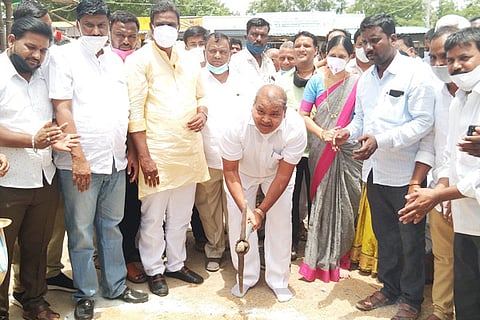 21062021 Hutti MLA DS Huligeri work to bhumipuje