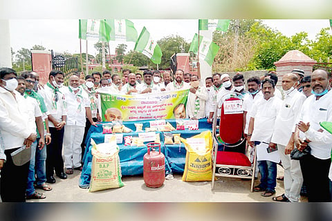 22062021 Raichur JDS protest