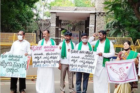 27062021 Bellary formars protest