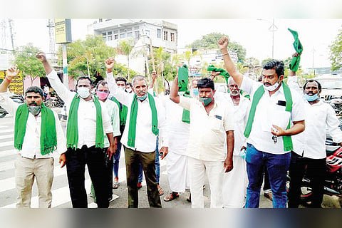 28062021 Raichur Formars protest