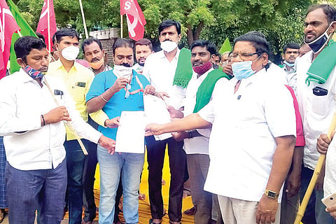Hosapete Farmers Protest