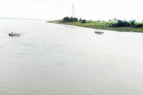 Krishna River Huvinahedagi Temple