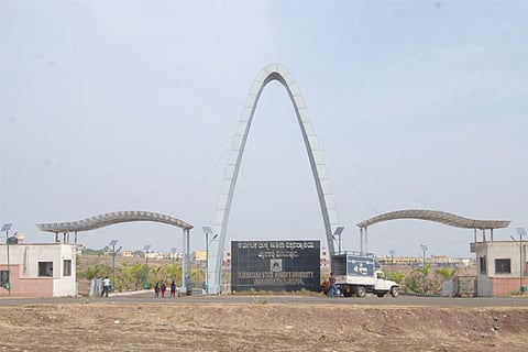 Mahila VV
