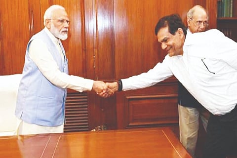 Modi Close