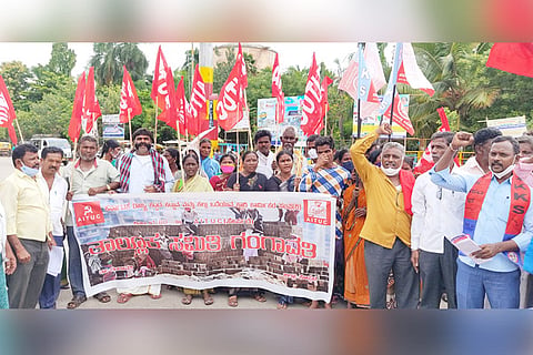 12072021 Gangavati stone quarry workers protest