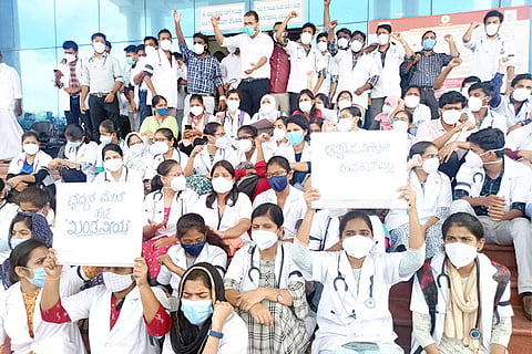 17072021 Raichur Doctors protest
