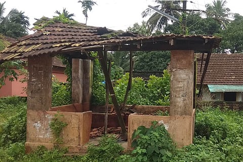 bus stand