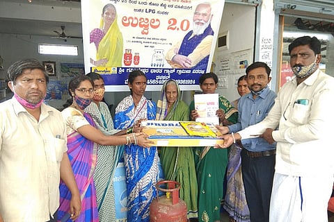 10082021 Kukanoor Gas Kit Delivery