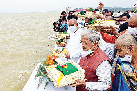 Govind karajola Visit TB Dam