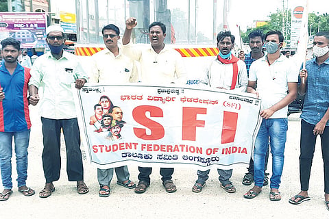 SFI Protest Lingasuguru