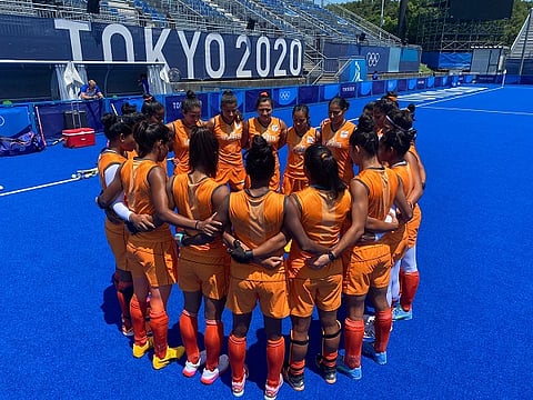 women hockey team for web