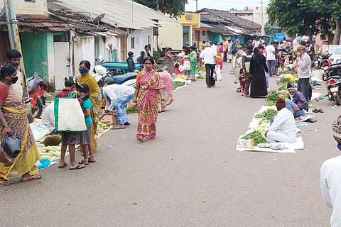 04 c n halli Market photo