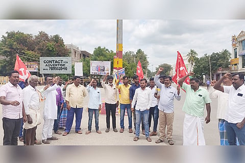 11092021 Gangavati CPI M protest